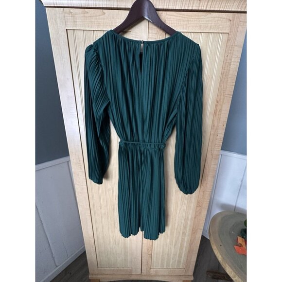 H&M Pleated Emerald Green String Tie Dress Size Size M Holiday Party Christmas - Picture 5 of 5